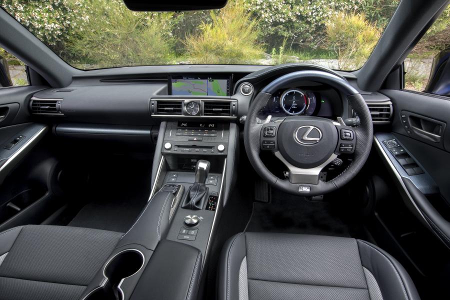 Торпедо Lexus IS300 Black Line (XE30) 2020 года  (AU) (фото 6 из 12)